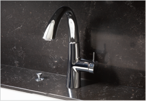 シングルレバー混合水栓〈KWC製〉